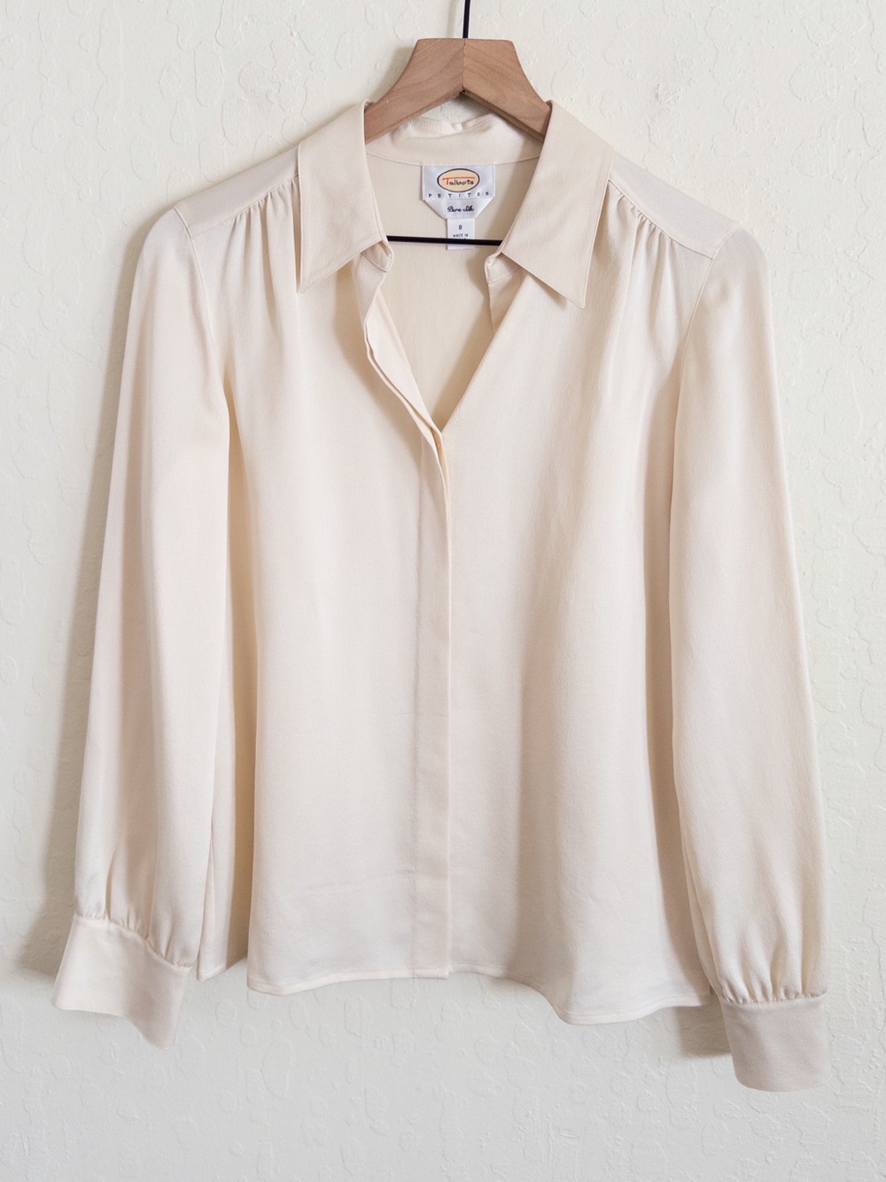 Vintage Talbots 100% Silk Long Sleeve Button Down Shirt 8 Ivory Cream Classic